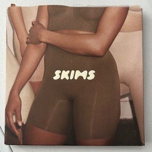 Nude SKIMS Shapewear - S/M